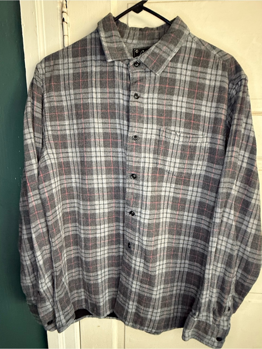 Grayers Men’s Gray Plaid Flannel Shirt. Fits like a Medium.